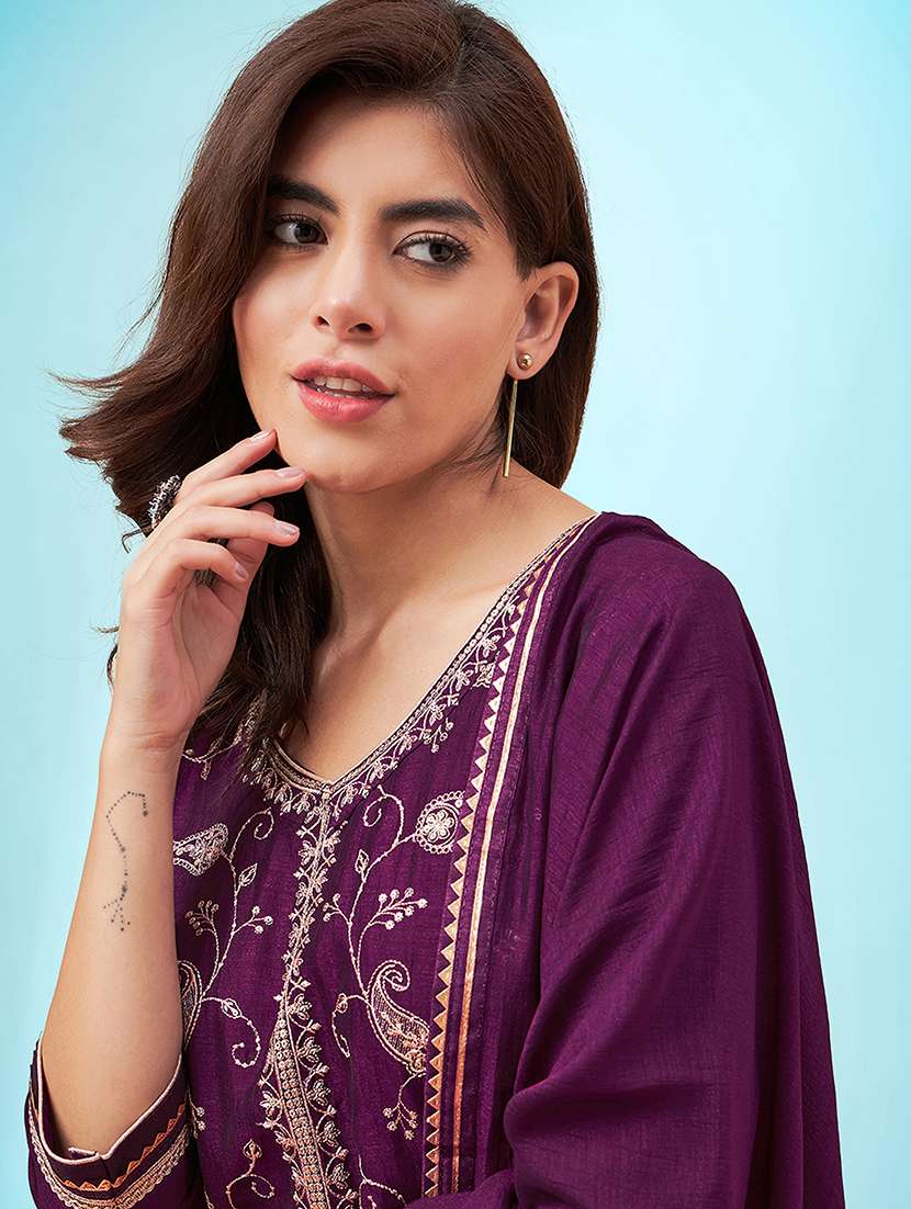 women kurta pant set with dupatta - 21531261 - Standard Image - 3