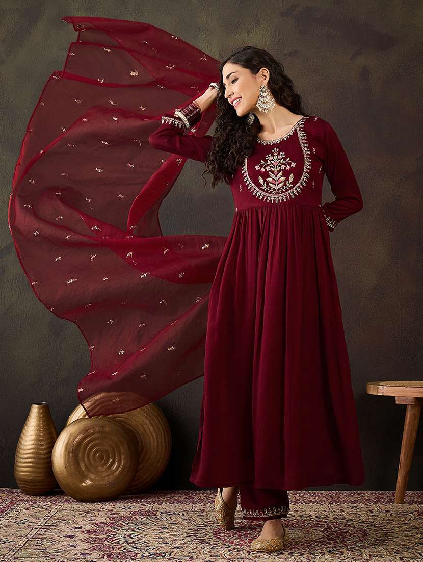 women kurta pant set with dupatta - 21531286 -  Zoom Image - 0