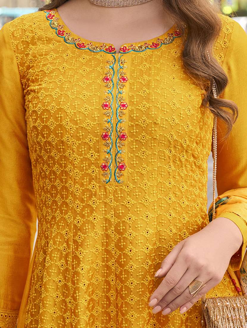 women embroidered anarkali kurta pant set with dupatta - 21531709 -  Standard Image - 3