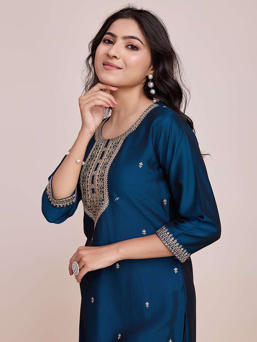 women self design round neck straight kurta - 21532232 - Standard Image - 3