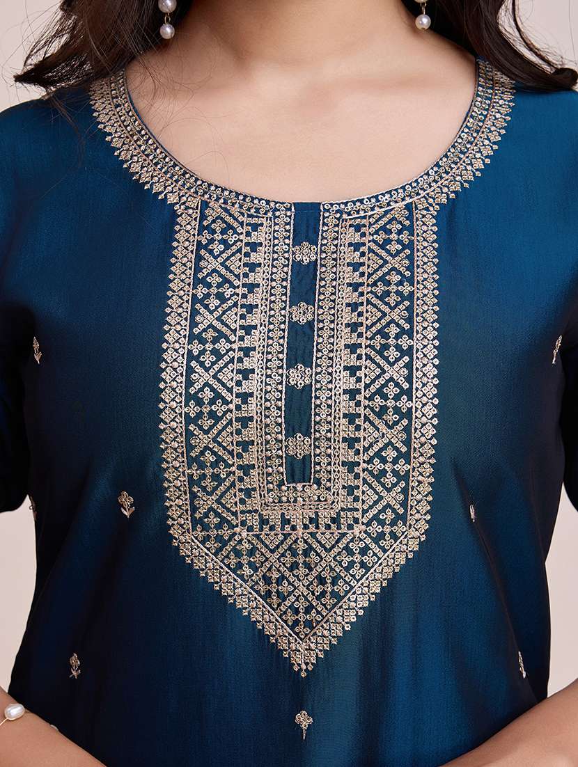 women self design round neck straight kurta - 21532232 - Standard Image - 5