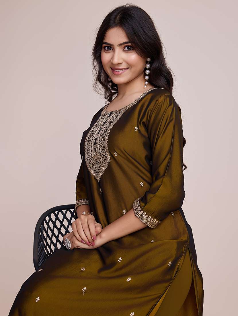 women self design round neck straight kurta - 21532233 - Standard Image - 3