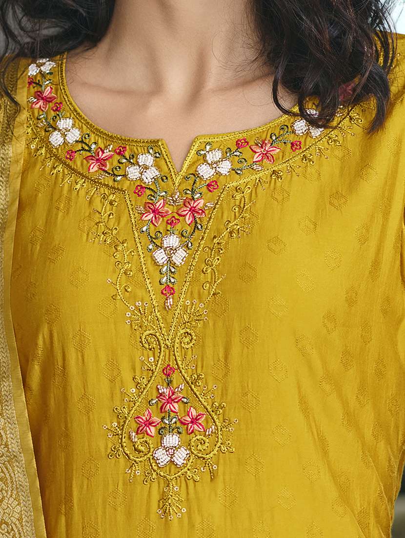 women embroidered kurta pant set with dupatta - 21532261 -  Standard Image - 3