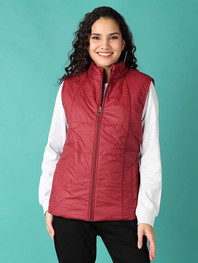 women solid sleeveless quilted jacket
