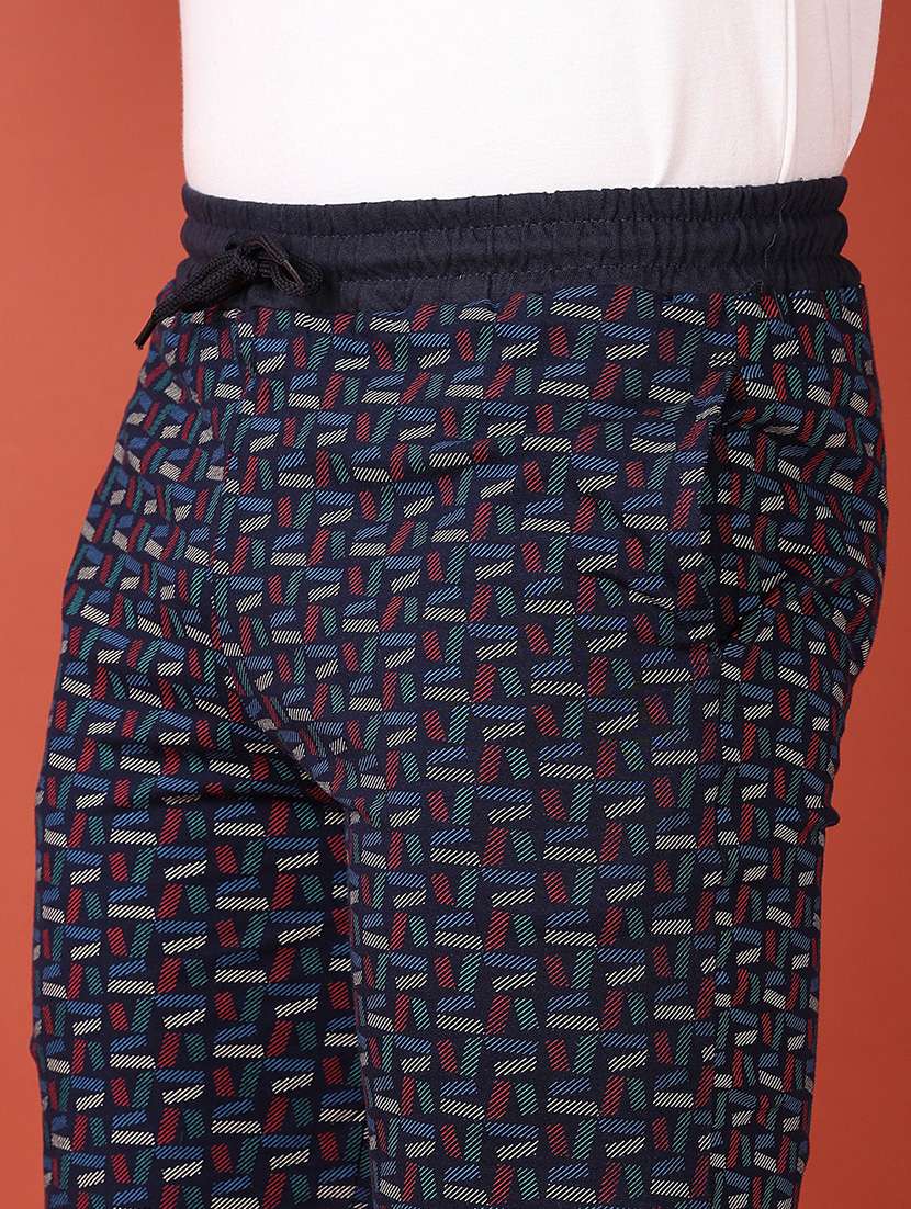 men mid rise printed shorts - 21533760 -  Standard Image - 5