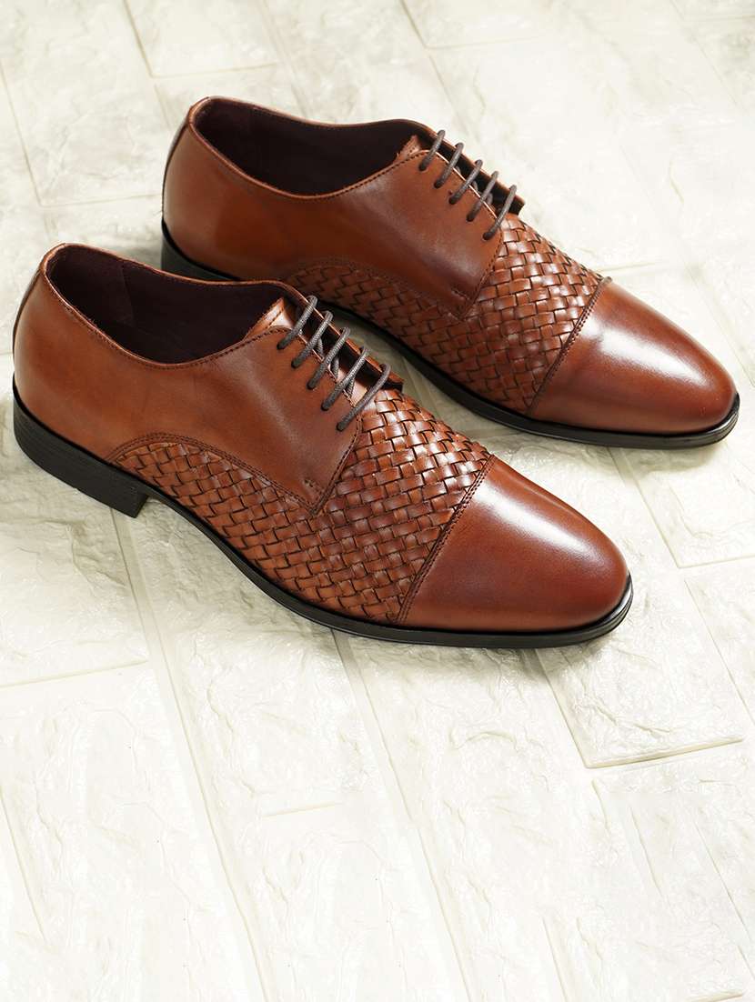 men tan lace-up brouges