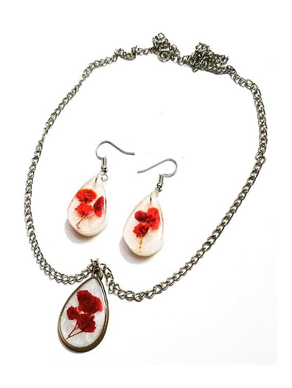women gold plated pendants and earring - 21534952 -  Standard Image - 3