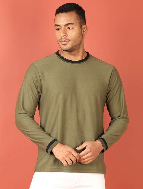 men round neck plain t-shirt - 21535738 -  Standard Image - 0