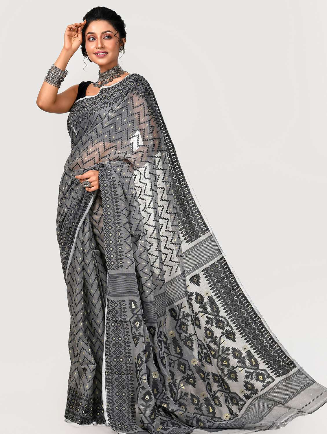 women self design jamdani saree