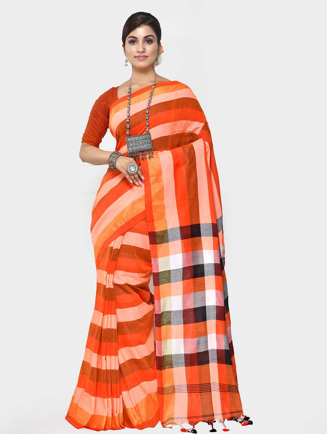 women striped handloom saree