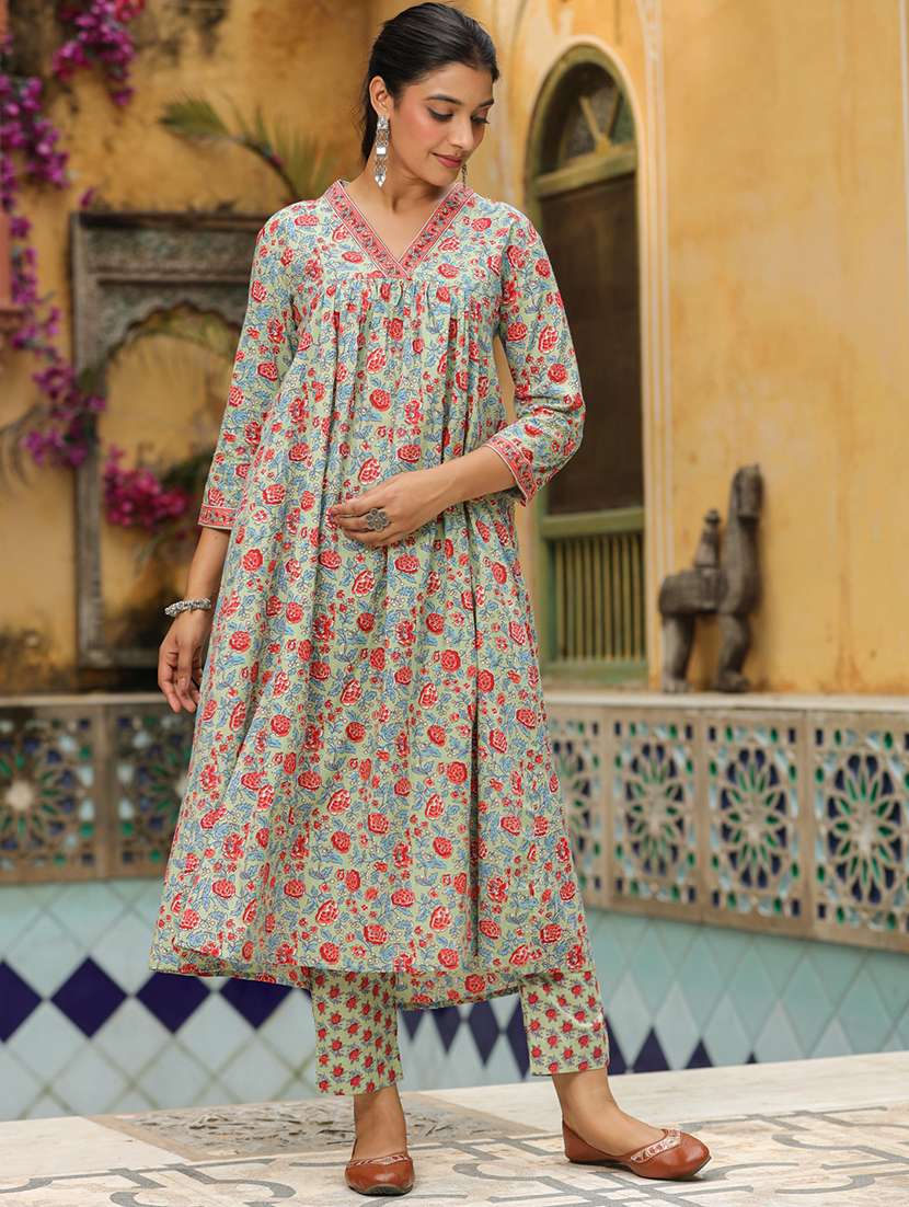 women floral v neck kurta pant set - 21541651 -  Standard Image - 3