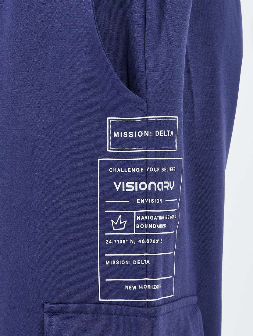 men typography relaxed fit cargo - 21544801 -  Standard Image - 3