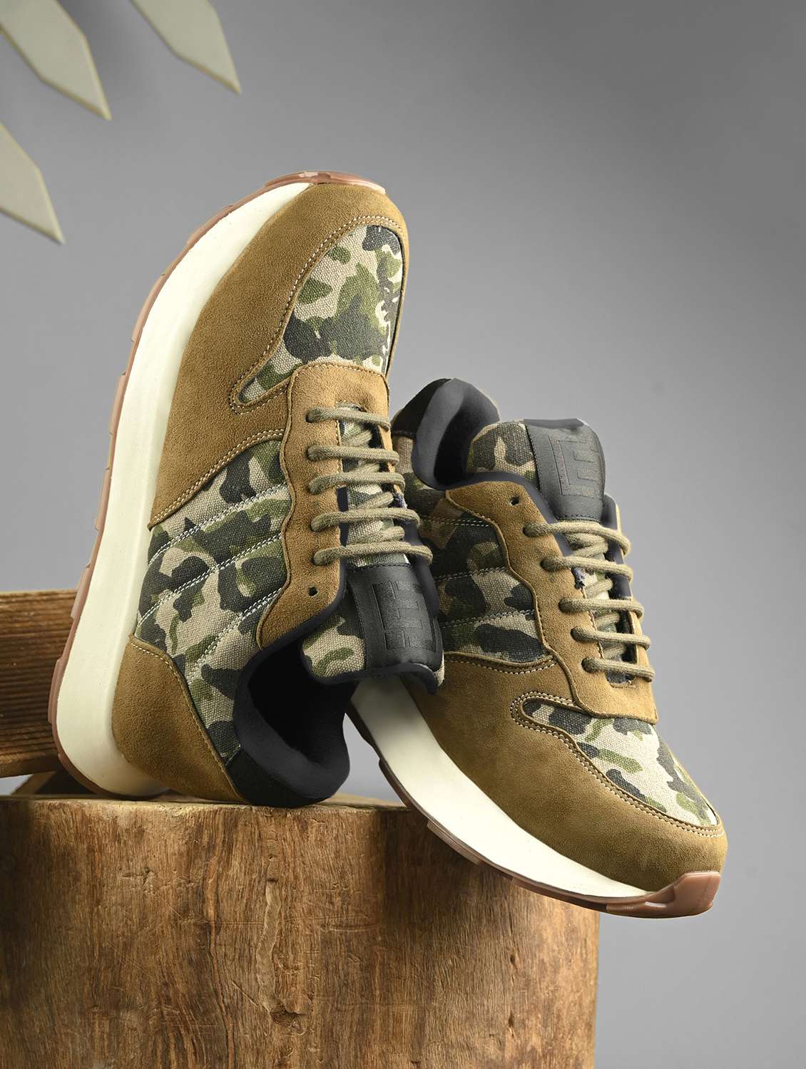 men green lace up sneaker