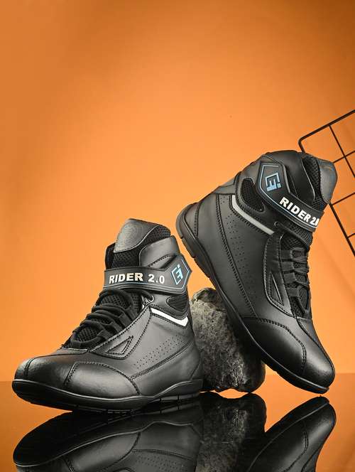 men black sport shoe - 21545427 -  Standard Image - 0