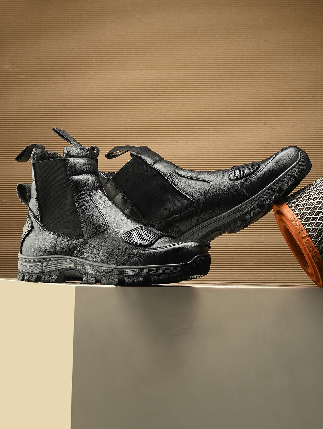 men black sport shoe