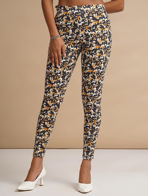 women camouflaged  ankle length leggings - 21548935 -  Standard Image - 0