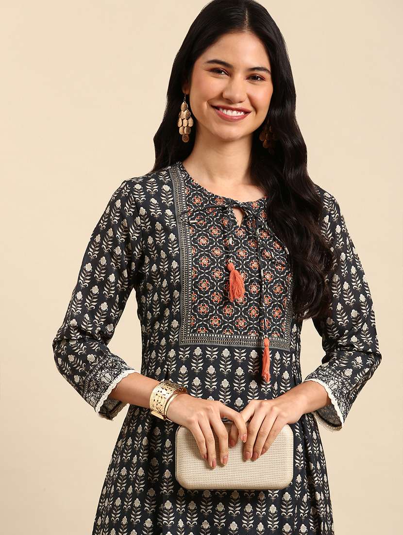 women printed tie-up neck kurta pant set - 21550288 -  Standard Image - 3