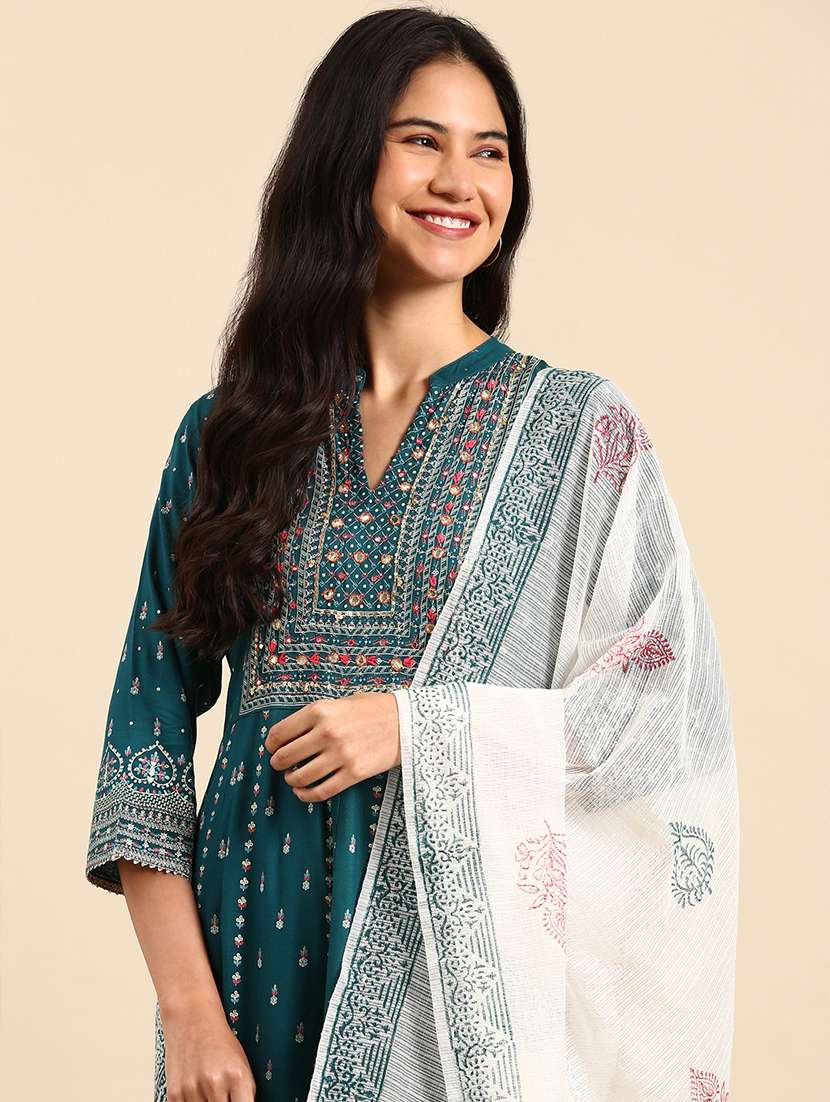 women three quarter sleeve kurta pant with dupatta set - 21550313 -  Standard Image - 3