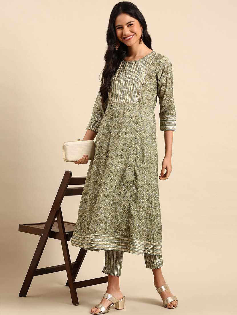 women printed three quater sleeve kurta pant set