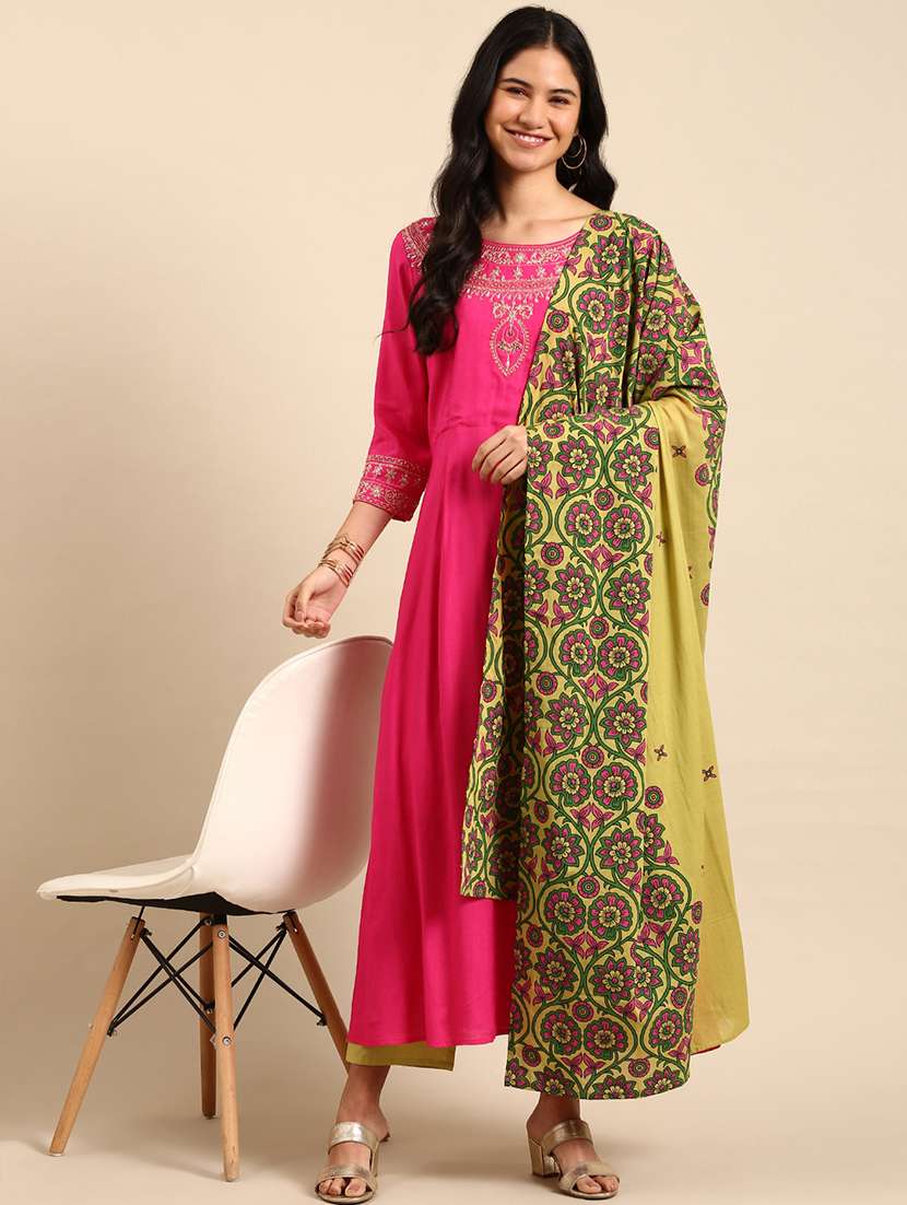 women three quarter sleeve kurta pant with dupatta set