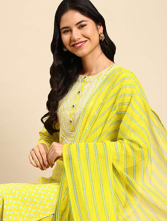 women floral round neck kurta pant set with dupatta - 21550357 -  Standard Image - 3