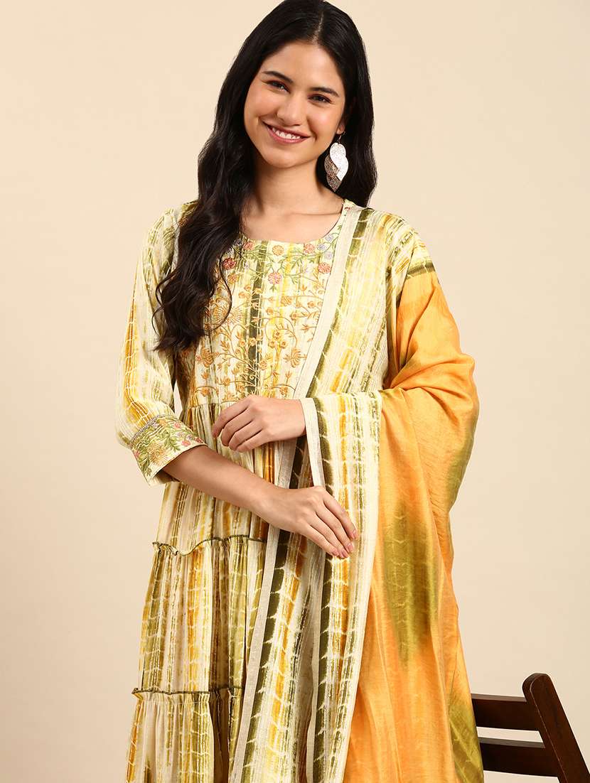 women three quarter sleeve kurta pant with dupatta set - 21550365 -  Standard Image - 3