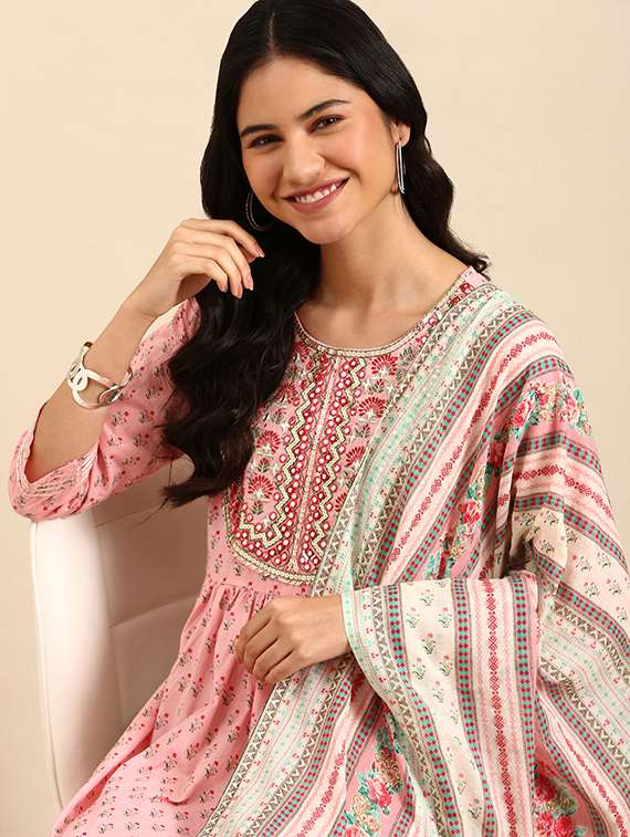 women pink floral printed kurta pant set with dupatta - 21550385 -  Standard Image - 3