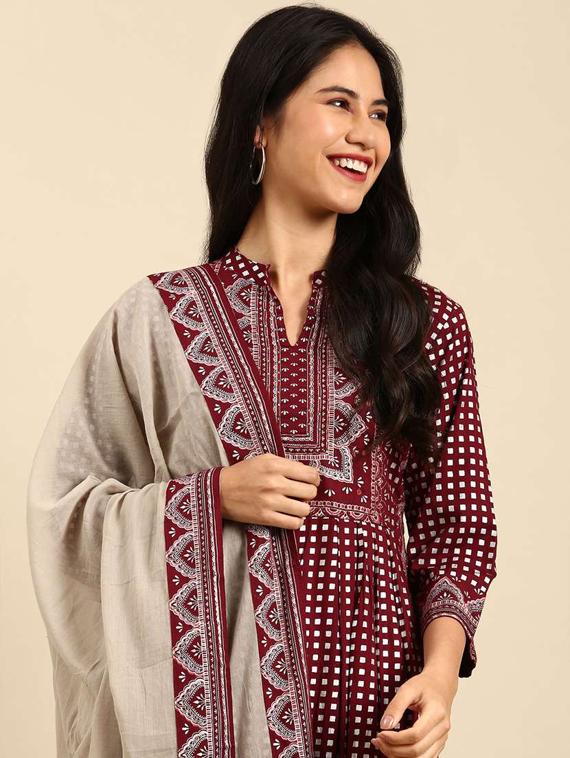 women three quarter sleeve kurta pant with dupatta set - 21550390 -  Standard Image - 3
