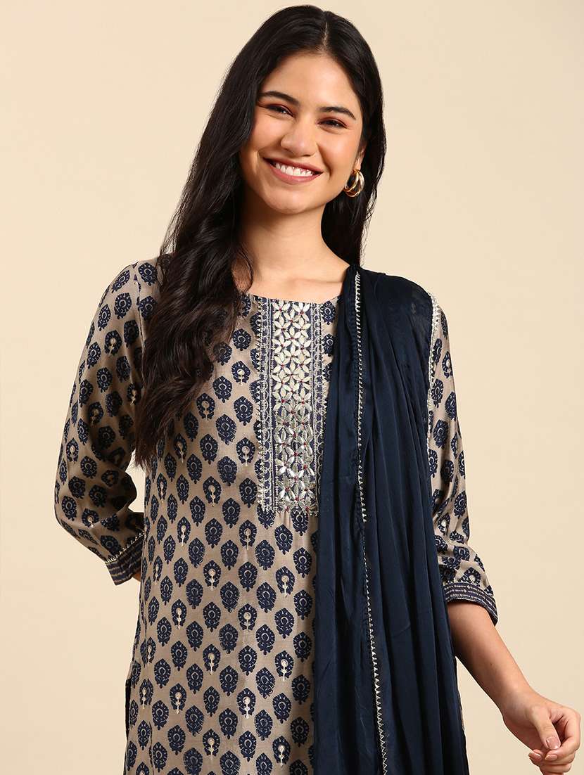 women three quarter sleeve kurta pant with dupatta set - 21550393 -  Standard Image - 3