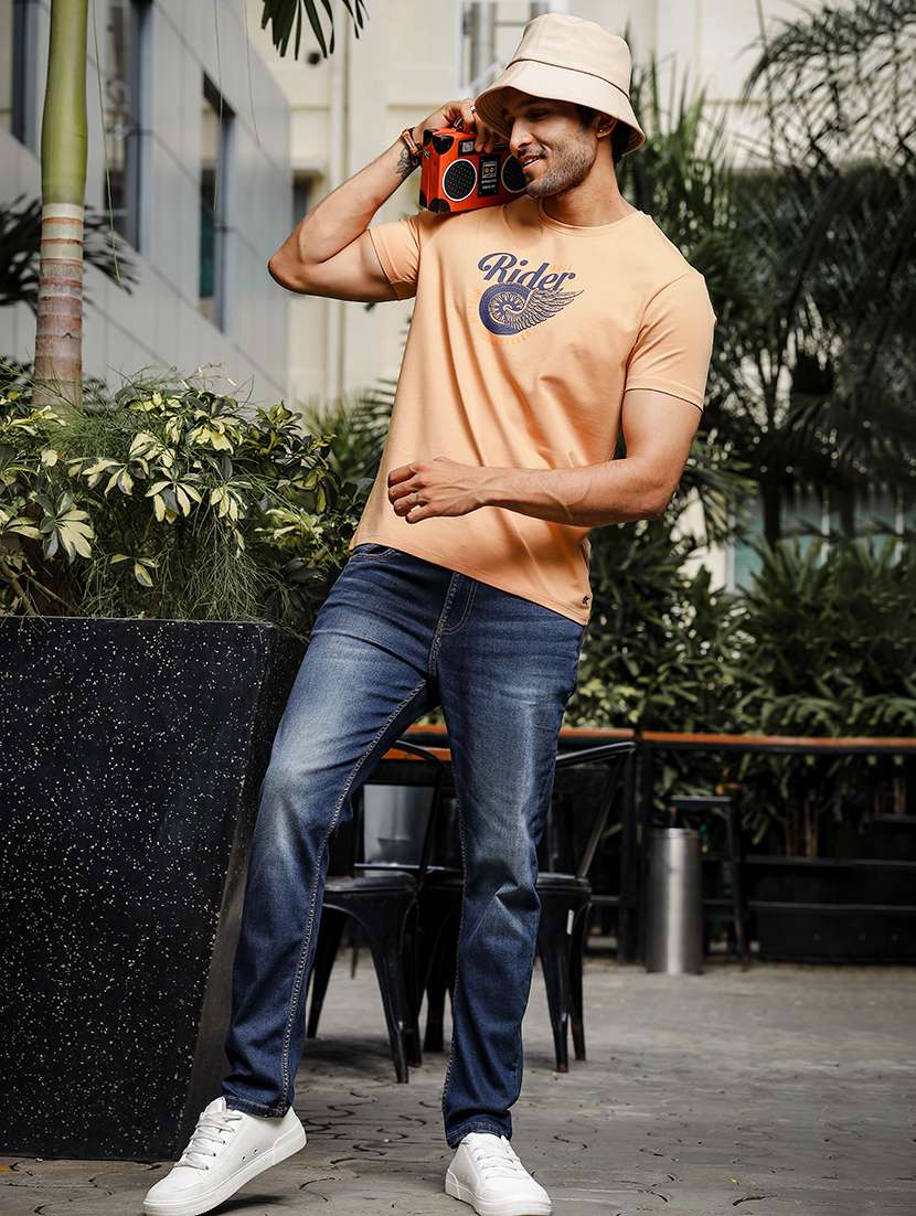 men chest print round neck t-shirt - 21553856 - Standard Image - 3