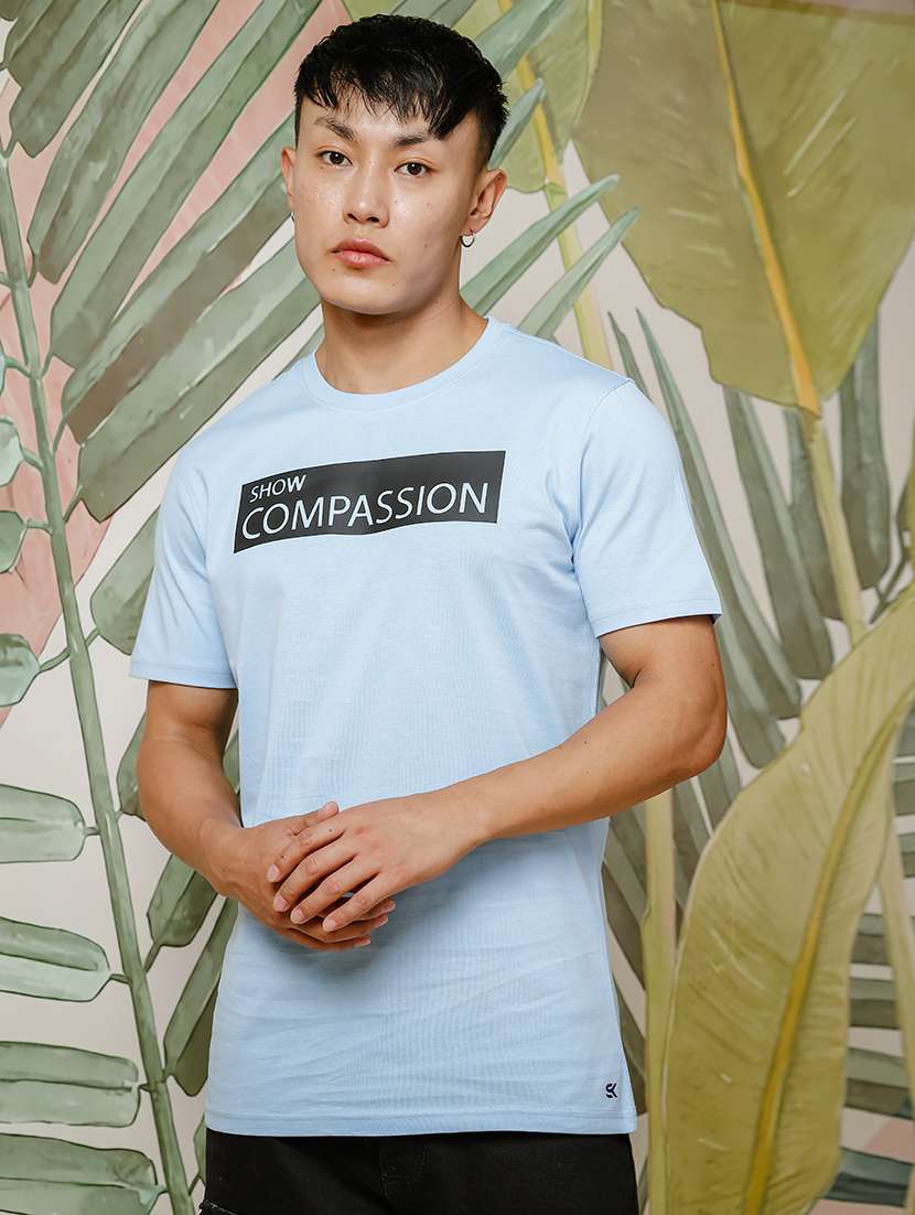 men chest print round neck t-shirt - 21553870 - Zoom Image - 0