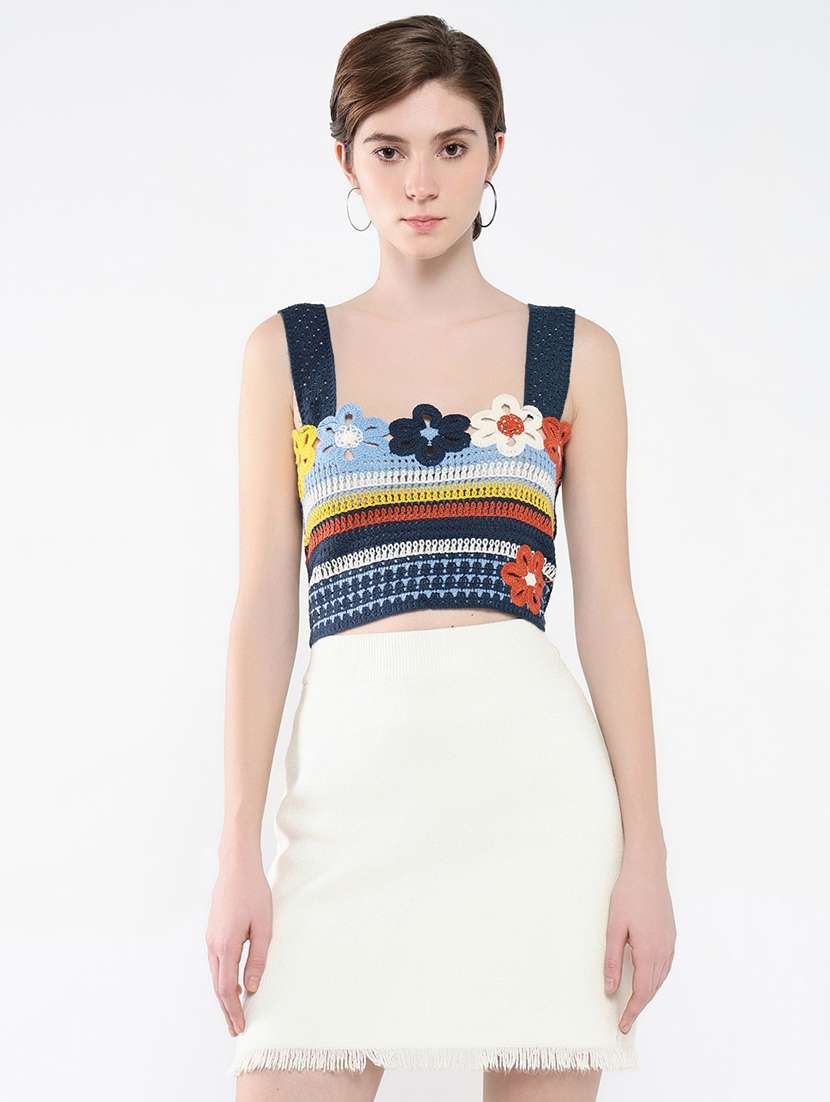 women self-designed crop top