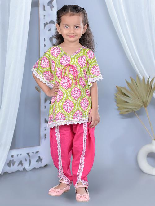 girls printed v neck kurta salwar set - 21555850 -  Standard Image - 0