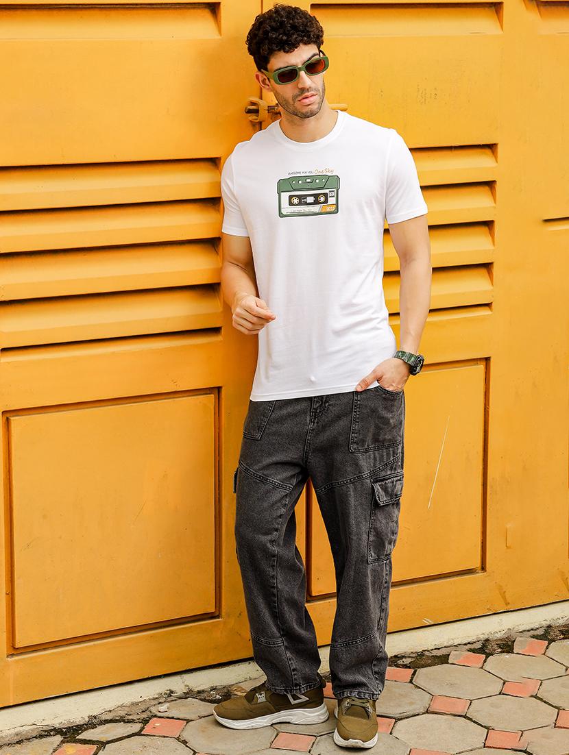 men chest print round neck t-shirt - 21557435 - Standard Image - 3