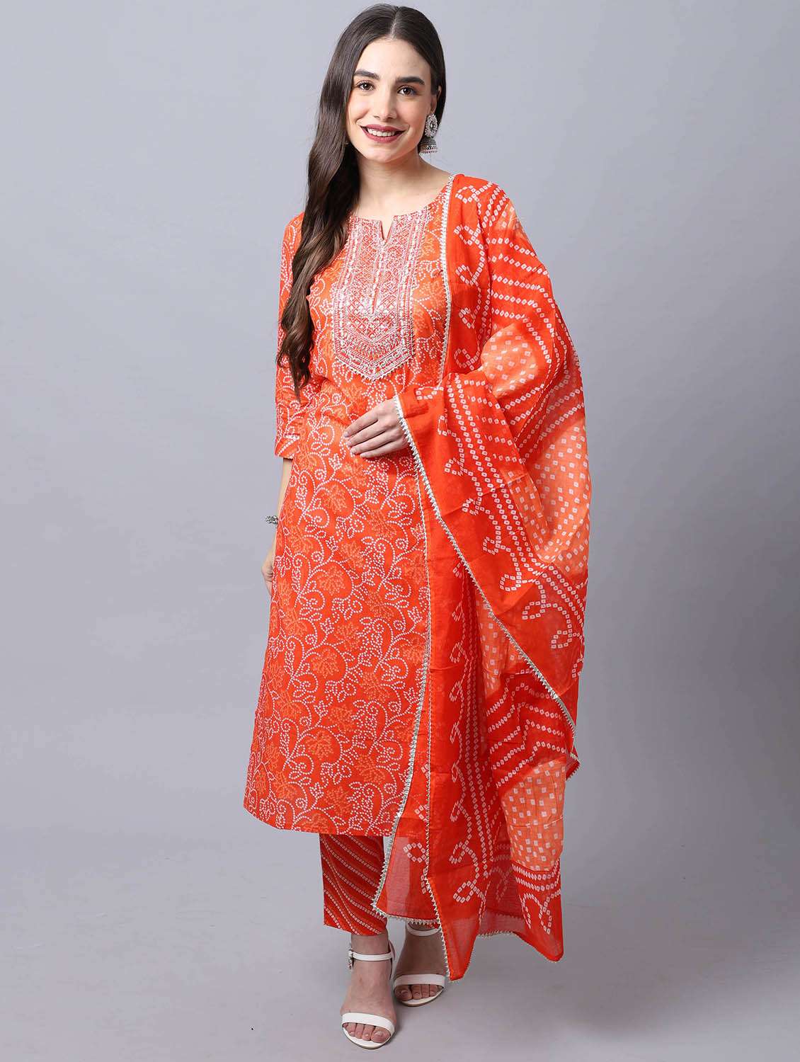 women bandhani printed notch neck suit set