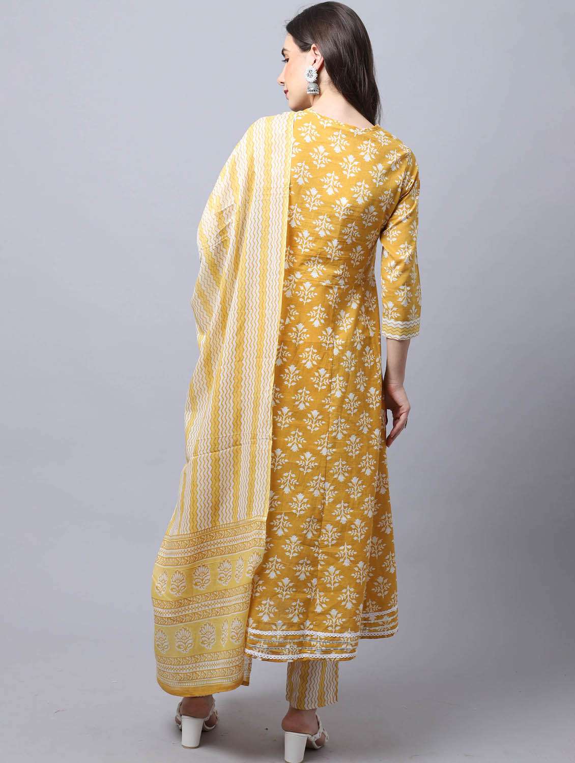 women mustard floral kurta pant set with dupatta - 21558295 - Standard Image - 3
