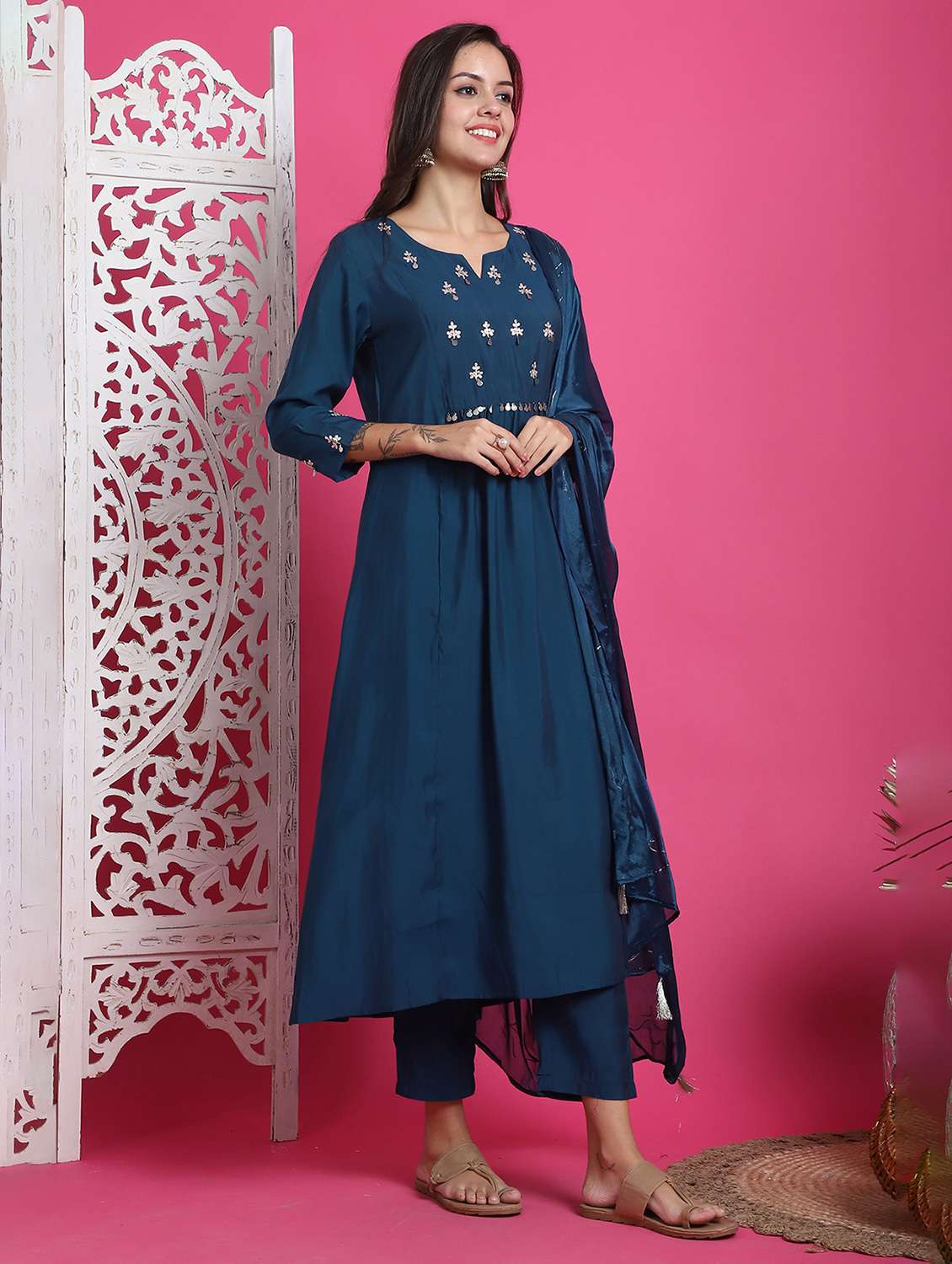 women embroidered kurta pant set with dupatta - 21558472 -  Standard Image - 3