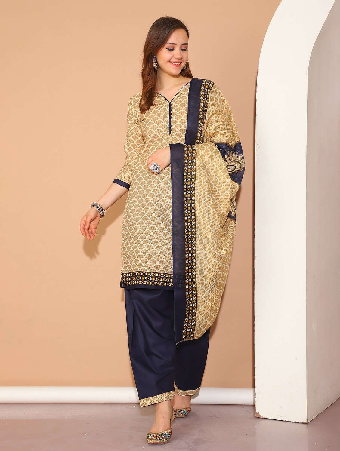 women three quarter sleeve kurta salwar with dupatta set
