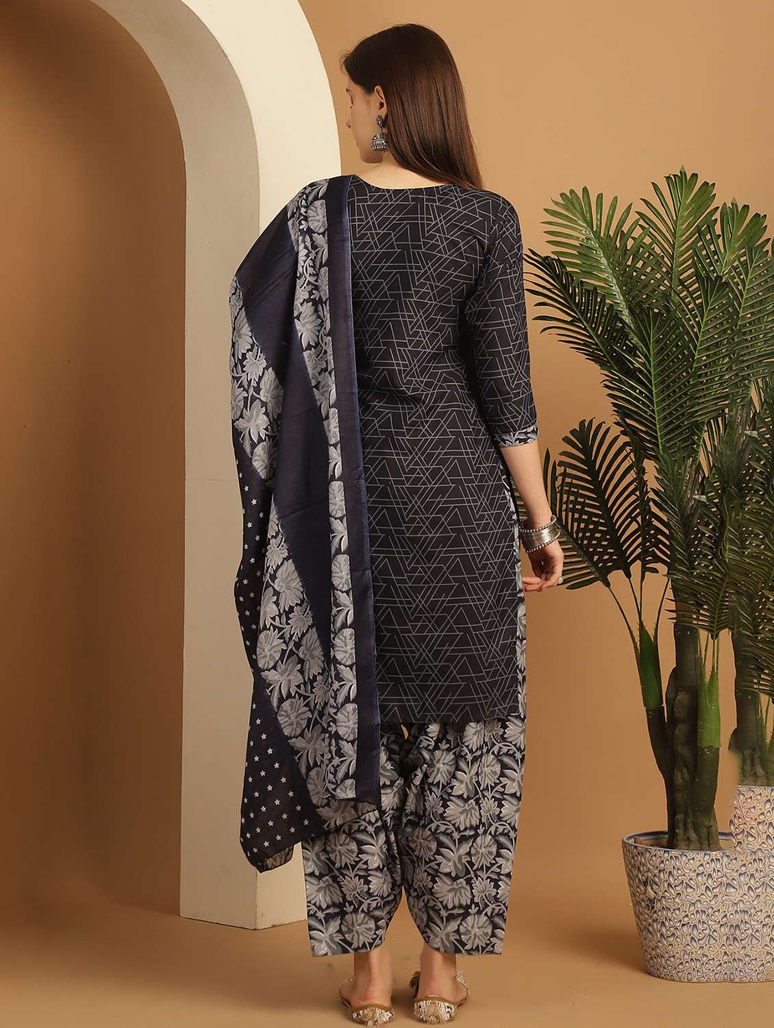 women geometric kurta salwar set with dupatta - 21558480 -  Standard Image - 3