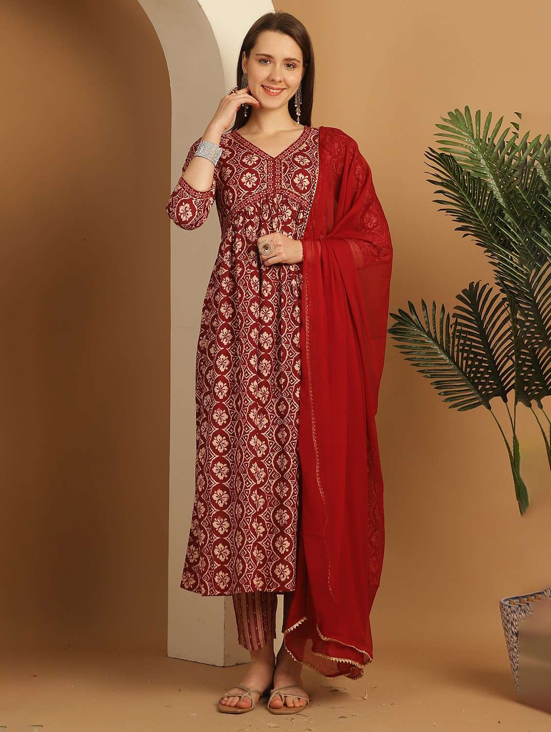 women floral kurta pant set with dupatta