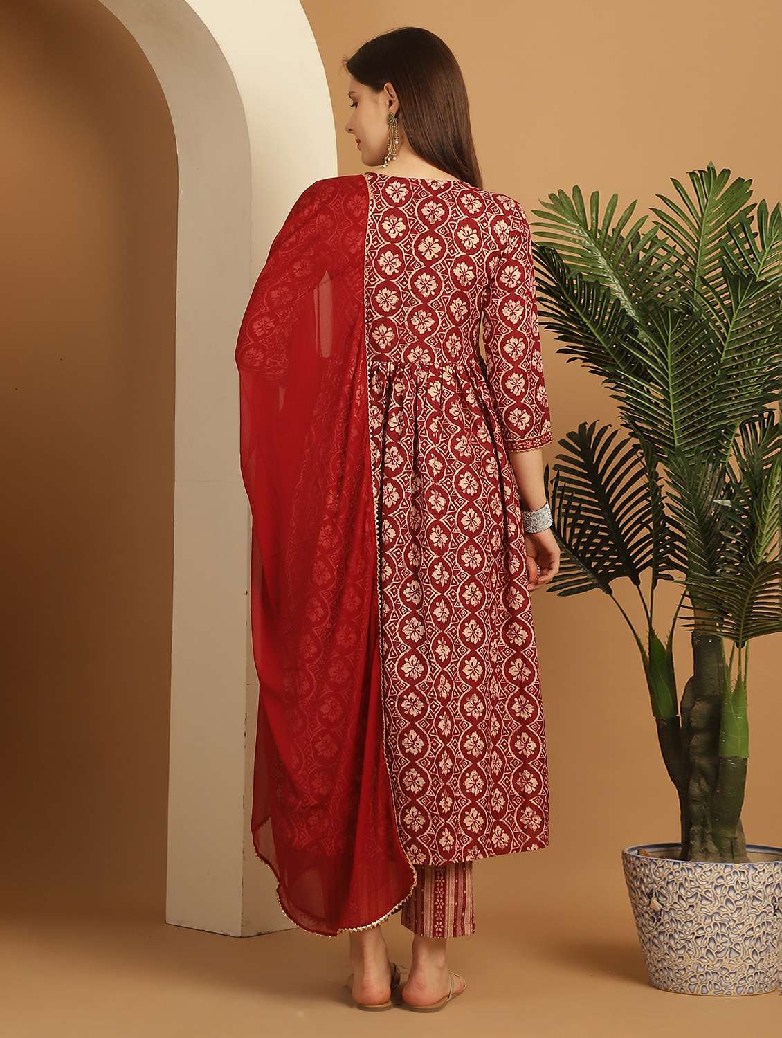women floral kurta pant set with dupatta - 21558492 - Standard Image - 3