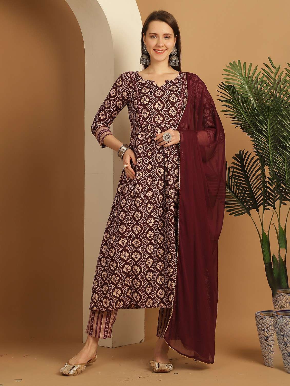 women floral kurta pant set with dupatta - 21558493 - Zoom Image - 0