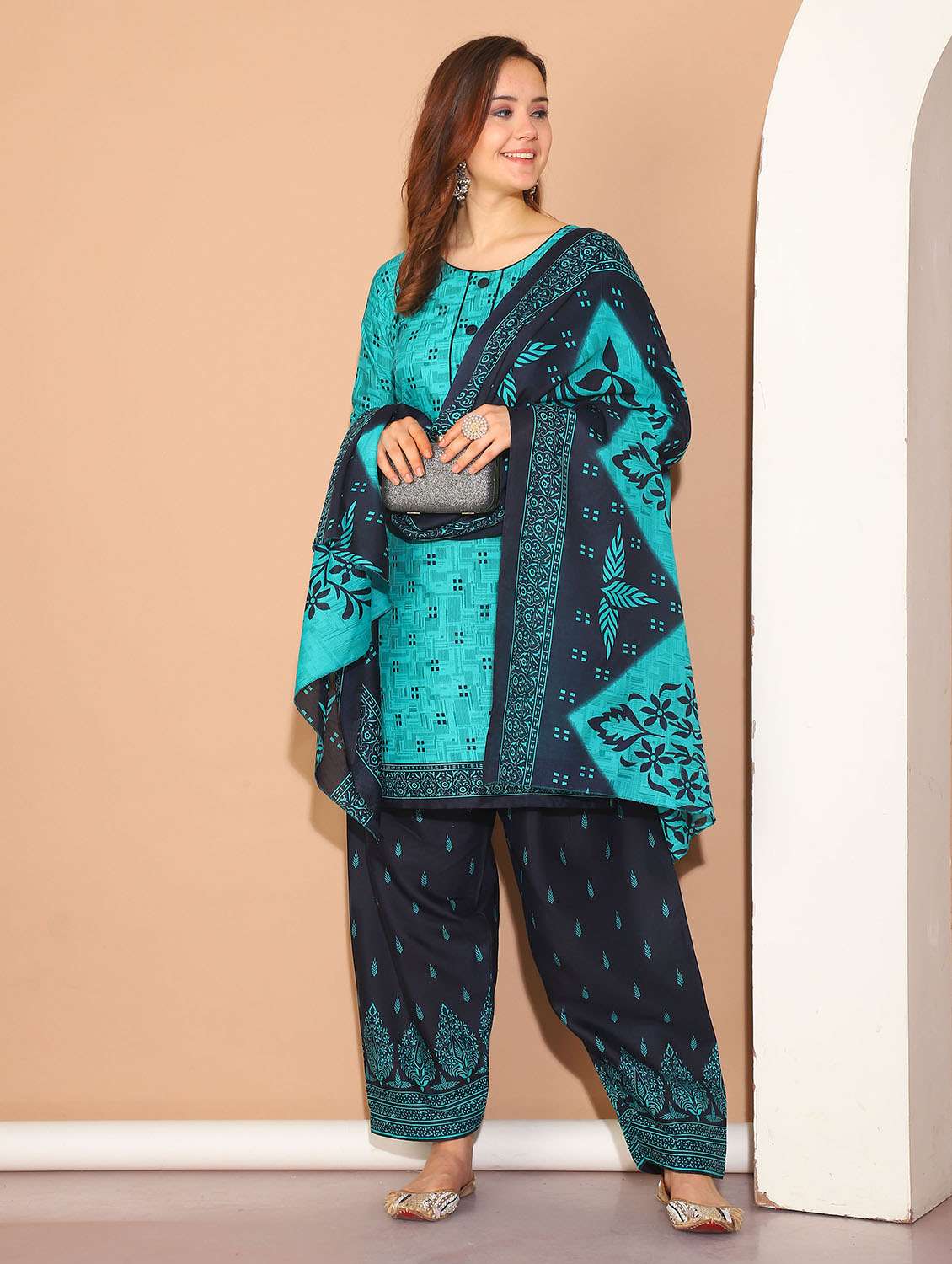 women geometric printed kurta salwar set with dupatta