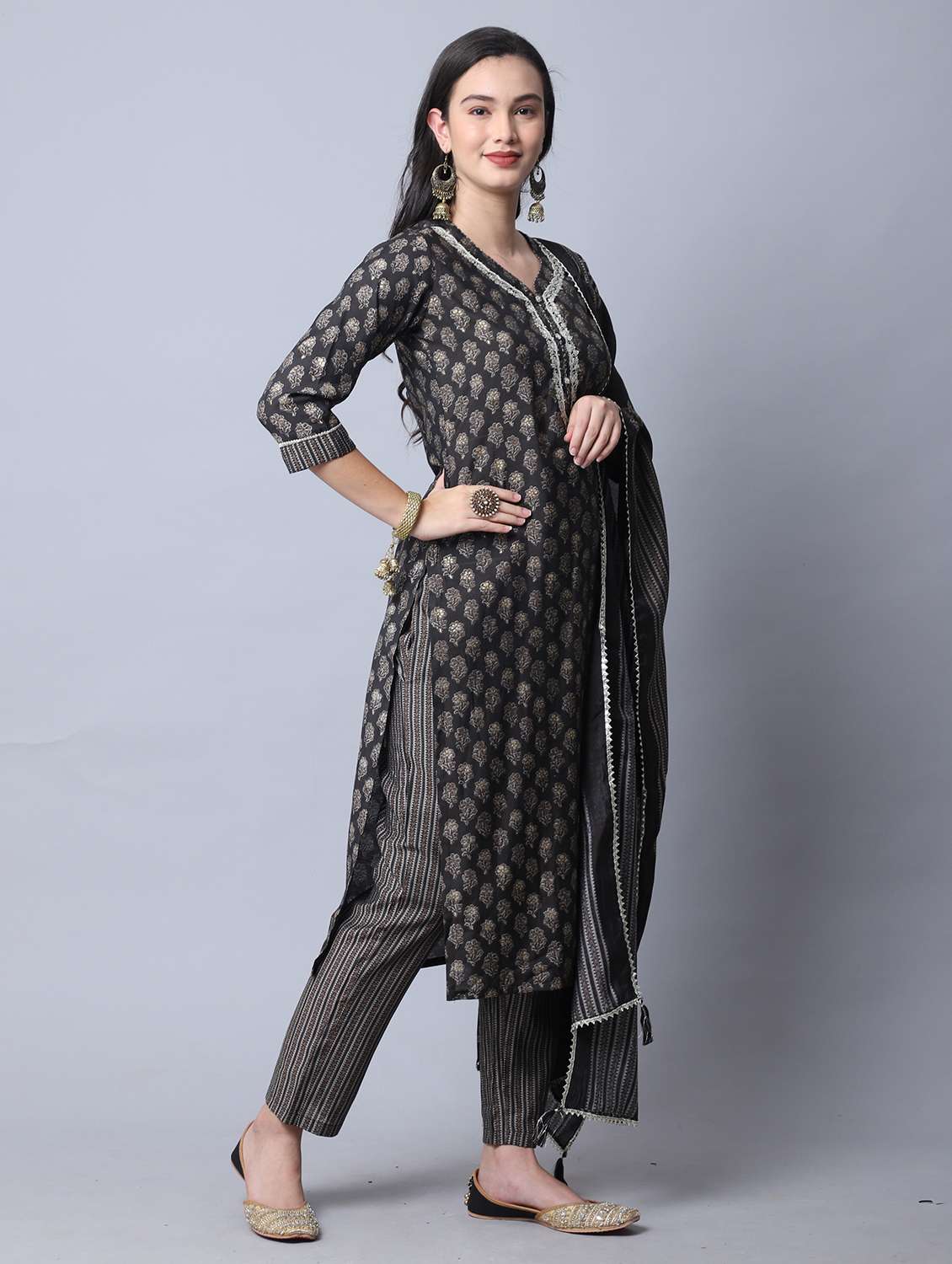 women black floral kurta pant set with dupatta - 21558547 -  Standard Image - 3
