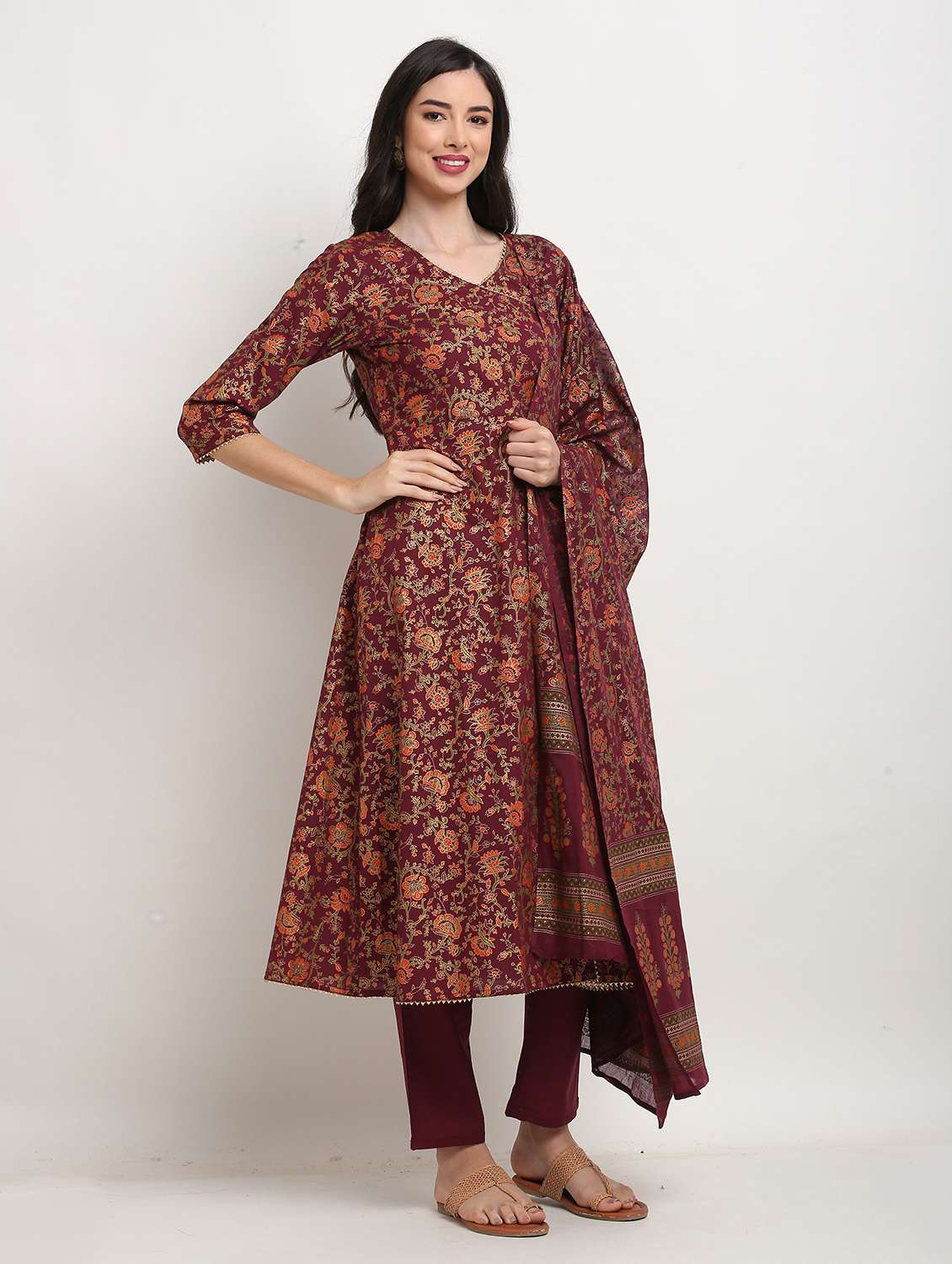 women foil print kurta pant set with dupatta - 21558558 -  Standard Image - 3