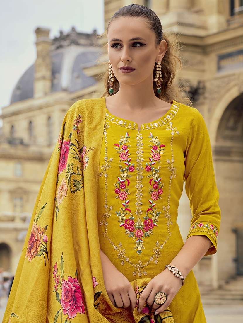 women embroidered kurta pant set with dupatta - 21558672 -  Standard Image - 5
