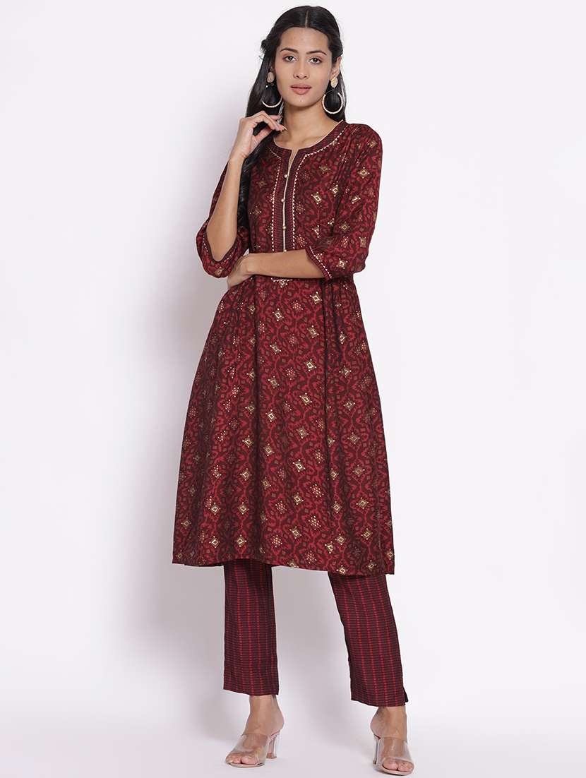 women printed three quarter sleeves kurta pant set