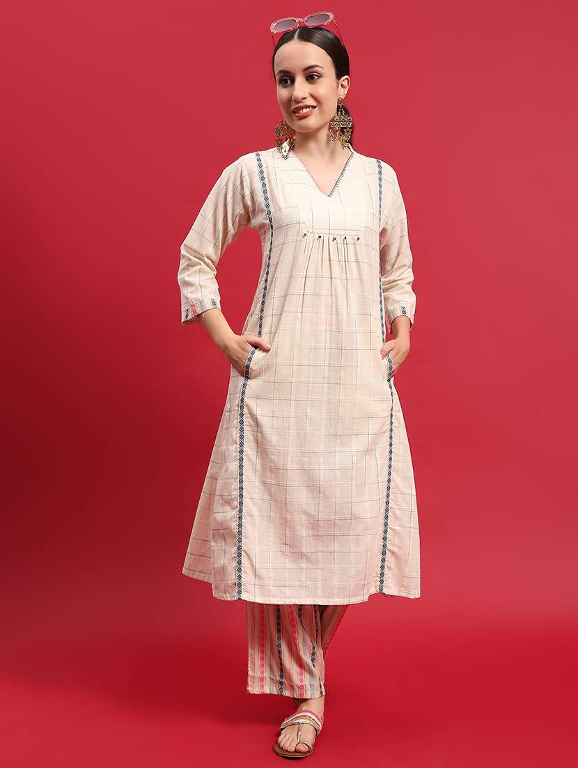women checks three quarter sleeves kurta pant set