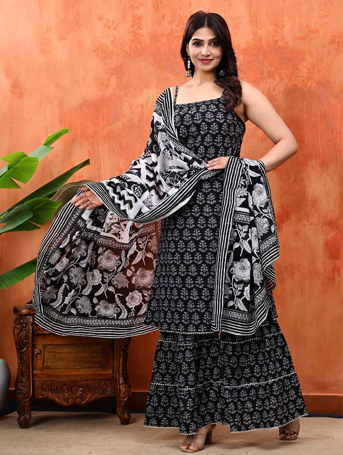 women black printed kurta sharara set - 21559747 - Standard Image - 3