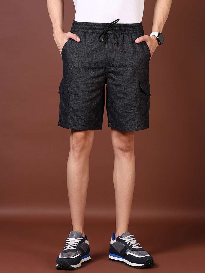 men mid rise solid cargo shorts